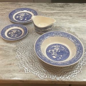 Unmarked Willow ware homer Laughlin Blue Willow China mixed lot of four